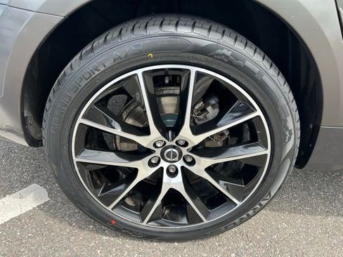 Used 2020 Volvo V90 T6 Cross Country image 16