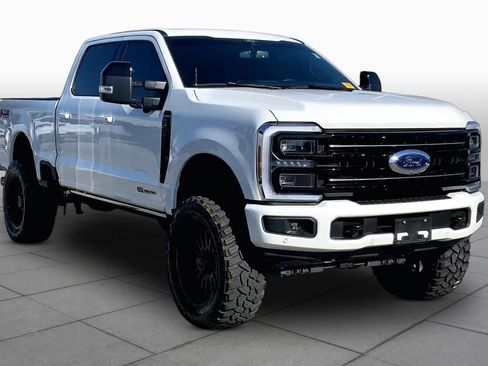 Used 2025 Ford F250 Platinum w/ FX4 Off-Road Package AWD/4WD image 3