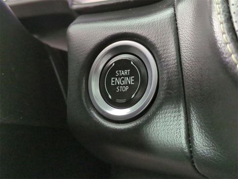 Used 2023 GMC Yukon SLT w/ SLT Premium Package image 17