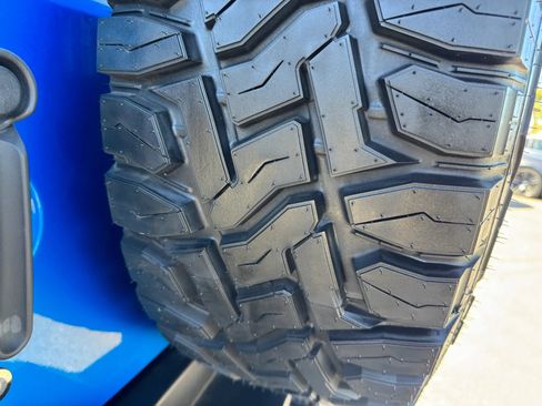 Used 2016 Jeep Wrangler Unlimited Rubicon w/ Connectivity Group AWD/4WD image 35