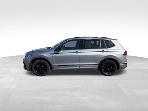 Used 2023 Volkswagen Tiguan SE R-Line image 2