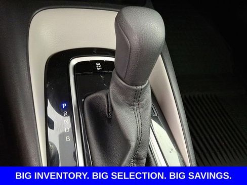 Used 2025 Toyota Corolla LE w/ Convenience Package FWD image 18