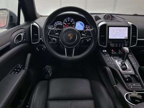 Used 2018 Porsche Cayenne Platinum Edition w/ Premium Package Plus image 31