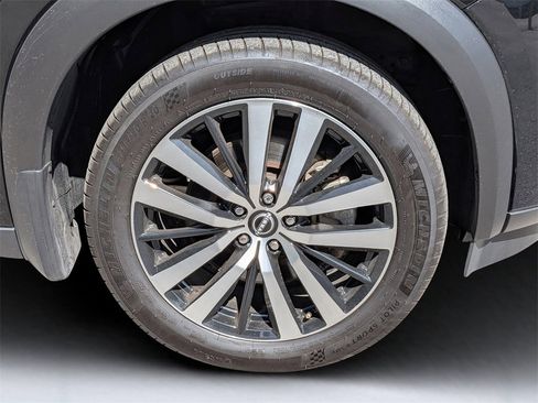 Used 2023 Nissan Pathfinder Platinum image 10