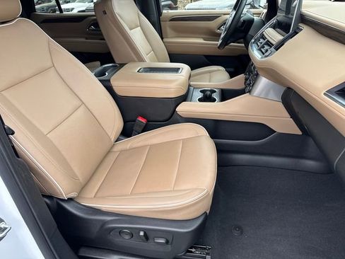 Used 2024 Chevrolet Tahoe Premier w/ Premium Package image 13