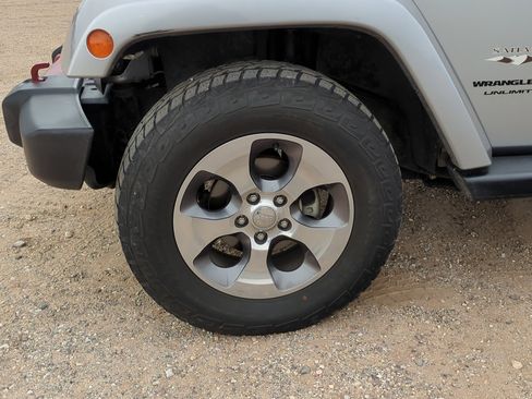 Used 2018 Jeep Wrangler Unlimited Sahara image 11