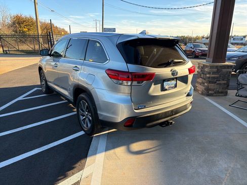Used 2019 Toyota Highlander XLE image 4