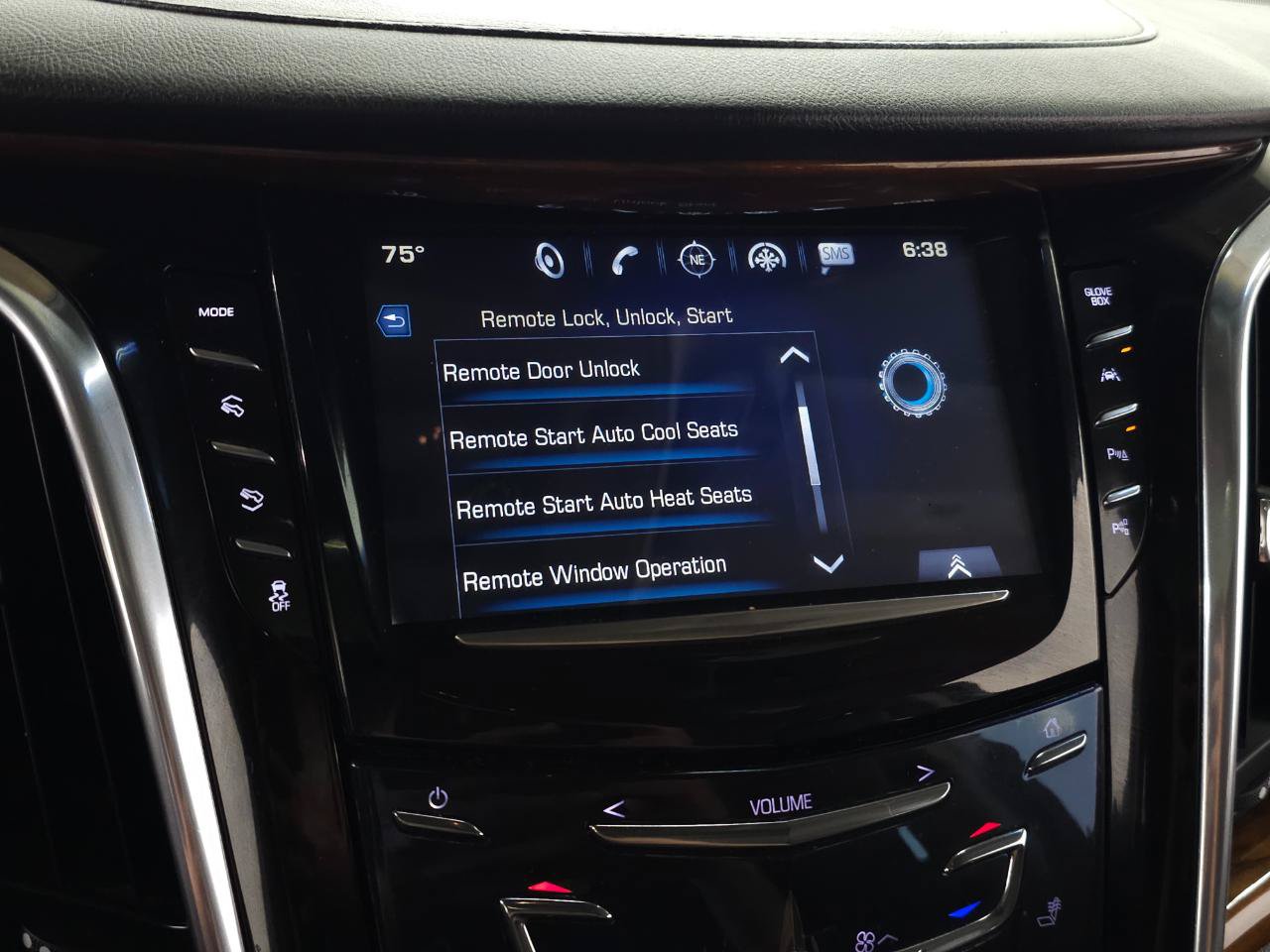Used 2017 Cadillac Escalade Luxury AWD/4WD image 25
