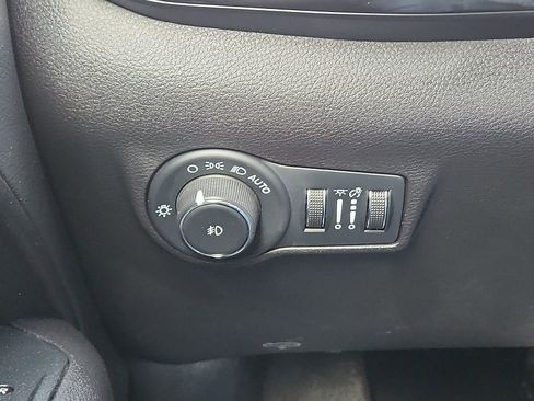 Used 2025 Jeep Compass Trailhawk w/ Trailer Tow Group AWD/4WD image 16