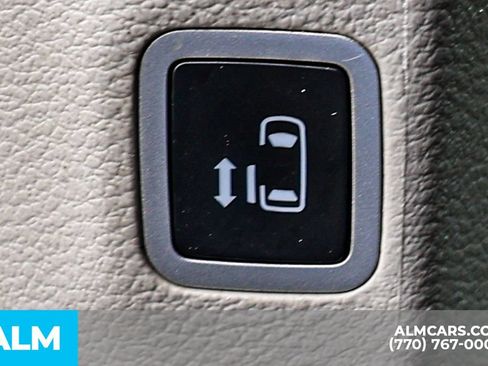 Used 2023 Chrysler Pacifica Touring-L FWD image 51