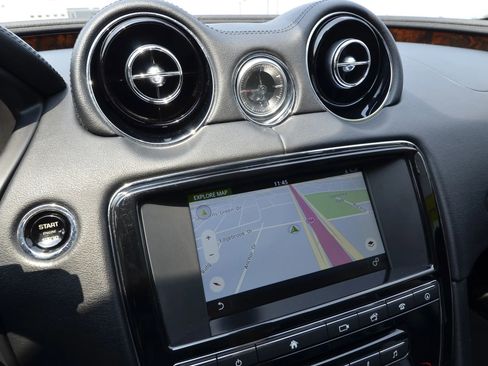 Used 2016 Jaguar XJ R-Sport image 30