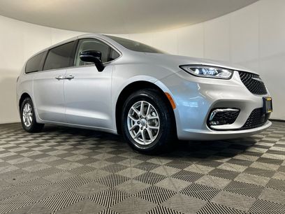 Used 2024 Chrysler Pacifica Touring-L