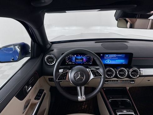 Used 2025 Mercedes-Benz GLB 250 4MATIC image 19