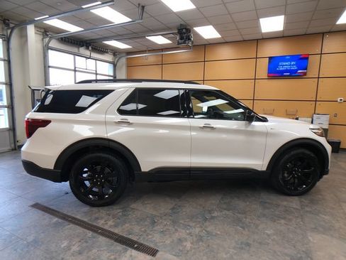 Used 2024 Ford Explorer ST-Line w/ Class IV Trailer Tow Package AWD/4WD image 8