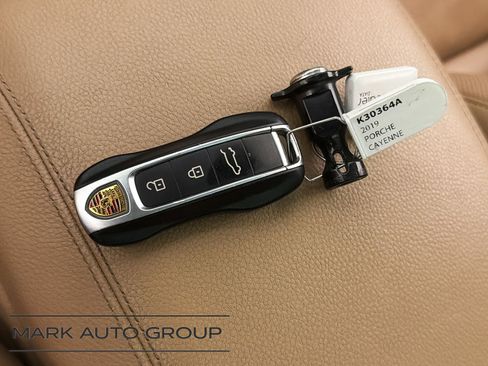 Used 2019 Porsche Cayenne S image 32