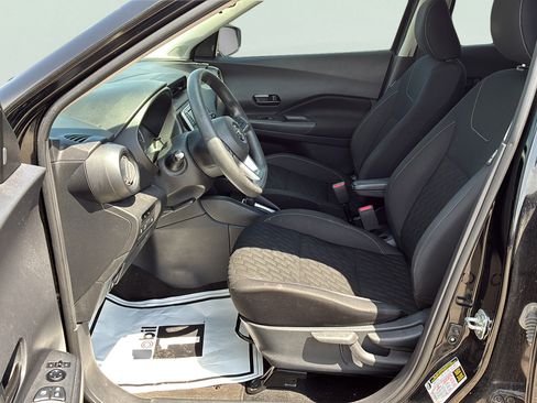 Used 2021 Nissan Kicks S FWD image 13