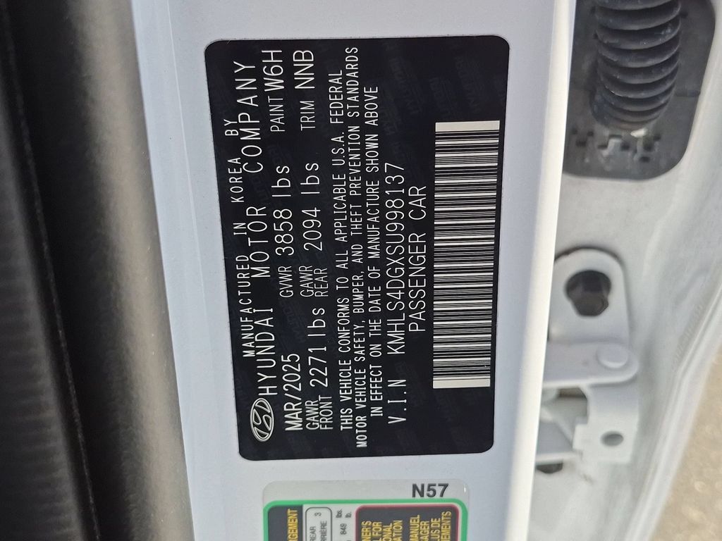 Used 2025 Hyundai Elantra SEL FWD image 36