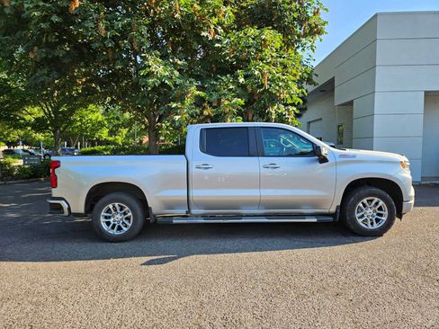 Used 2022 Chevrolet Silverado 1500 RST AWD/4WD image 2
