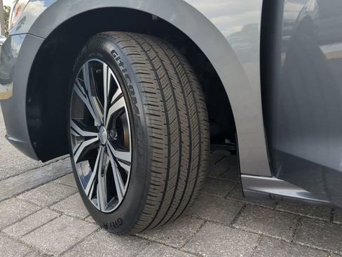 Certified 2022 Volkswagen Passat 2.0T SE FWD image 33