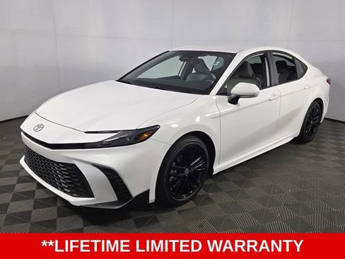 Used 2026 Toyota Camry SE image 3