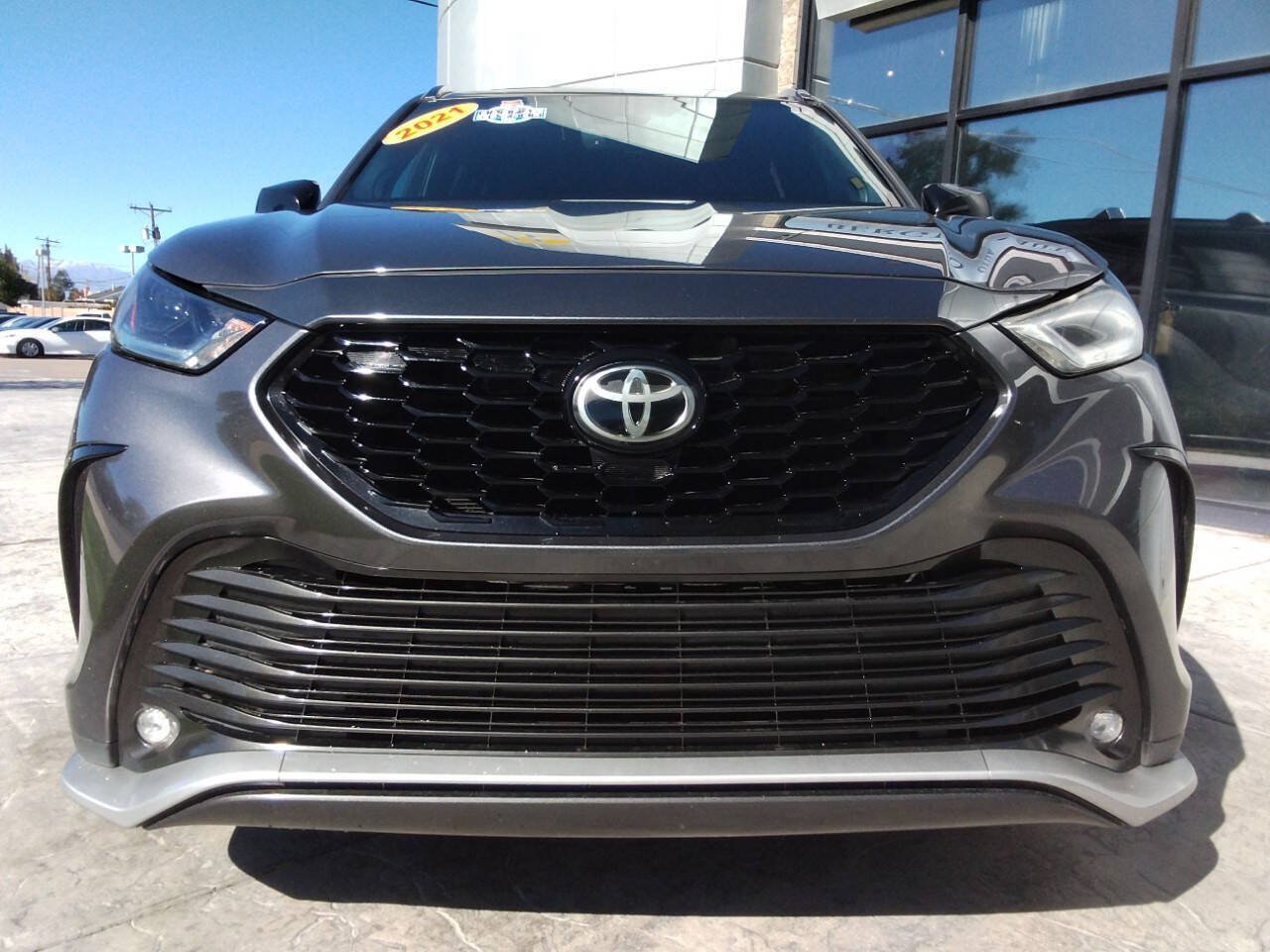 Used 2021 Toyota Highlander XSE FWD image 2