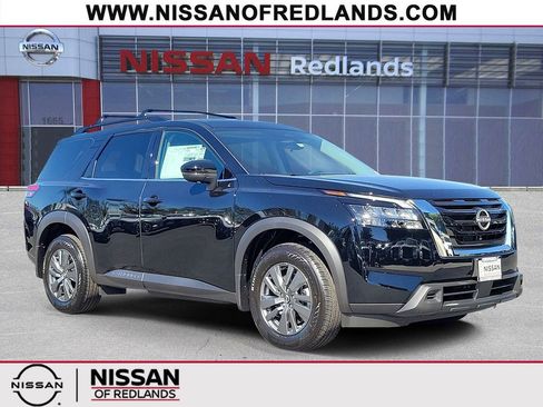 New 2025 Nissan Pathfinder SV image 1