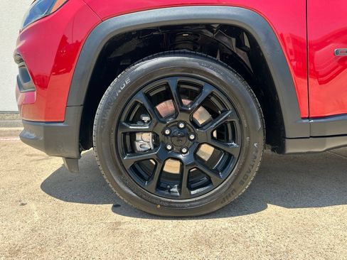 Used 2024 Jeep Compass Latitude w/ Altitude Special Edition AWD/4WD image 9