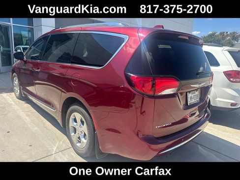 Used 2018 Chrysler Pacifica Limited w/ Advanced Safetytec Group FWD image 2