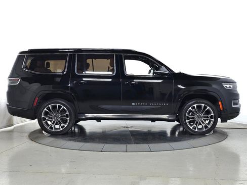 Used 2022 Jeep Grand Wagoneer Series III w/ Rear Seat Video Group 1 AWD/4WD image 13