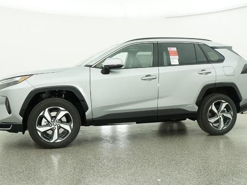 New 2025 Toyota RAV4 SE image 18