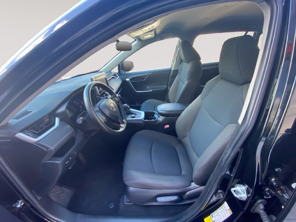Used 2023 Toyota RAV4 LE AWD/4WD image 9