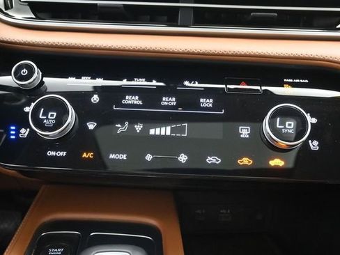 Used 2023 INFINITI QX60 Sensory w/ Cargo Package AWD/4WD image 18