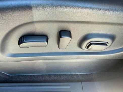 Used 2024 Nissan Titan SV w/ SV Convenience Package image 10