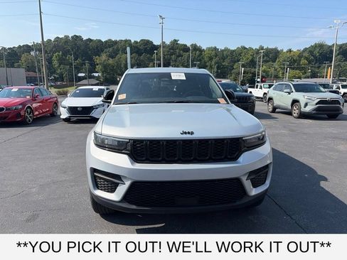 Used 2024 Jeep Grand Cherokee Altitude RWD image 2