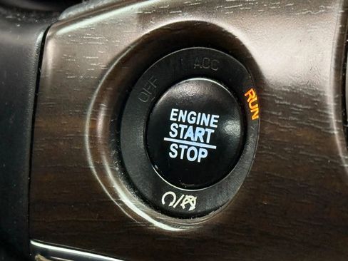 Used 2017 Jeep Grand Cherokee Limited image 26