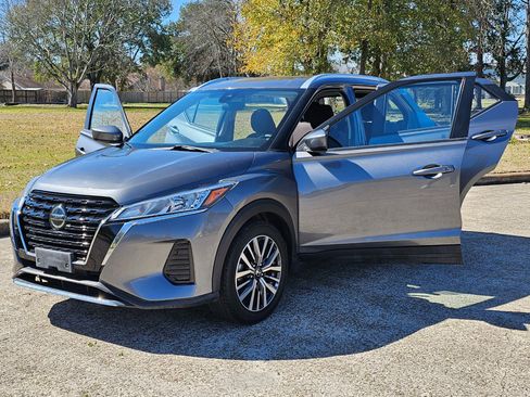 Used 2021 Nissan Kicks SV image 15