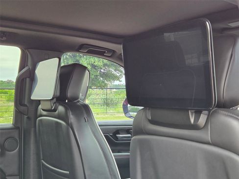Used 2025 GMC Yukon AT4 Ultimate AWD/4WD image 32