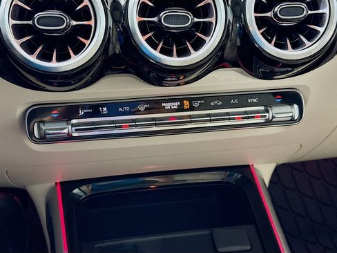 Used 2023 Mercedes-Benz GLB 250 GLB 250 image 15