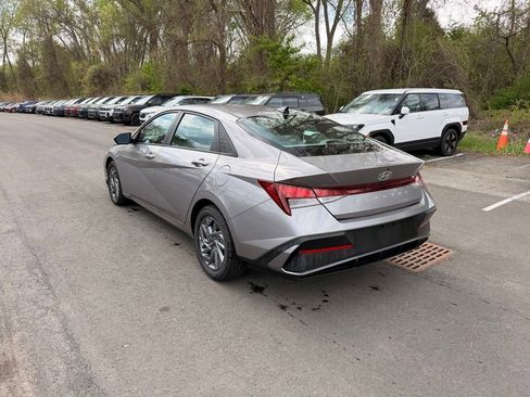 Used 2024 Hyundai Elantra SEL FWD image 6