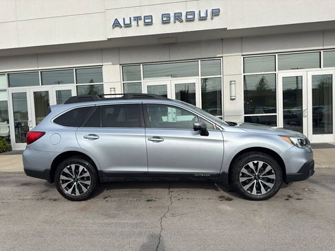 Used 2016 Subaru Outback 2.5i Limited AWD/4WD image 2