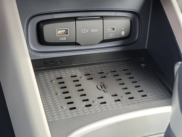 New 2026 Hyundai Venue SEL FWD image 11