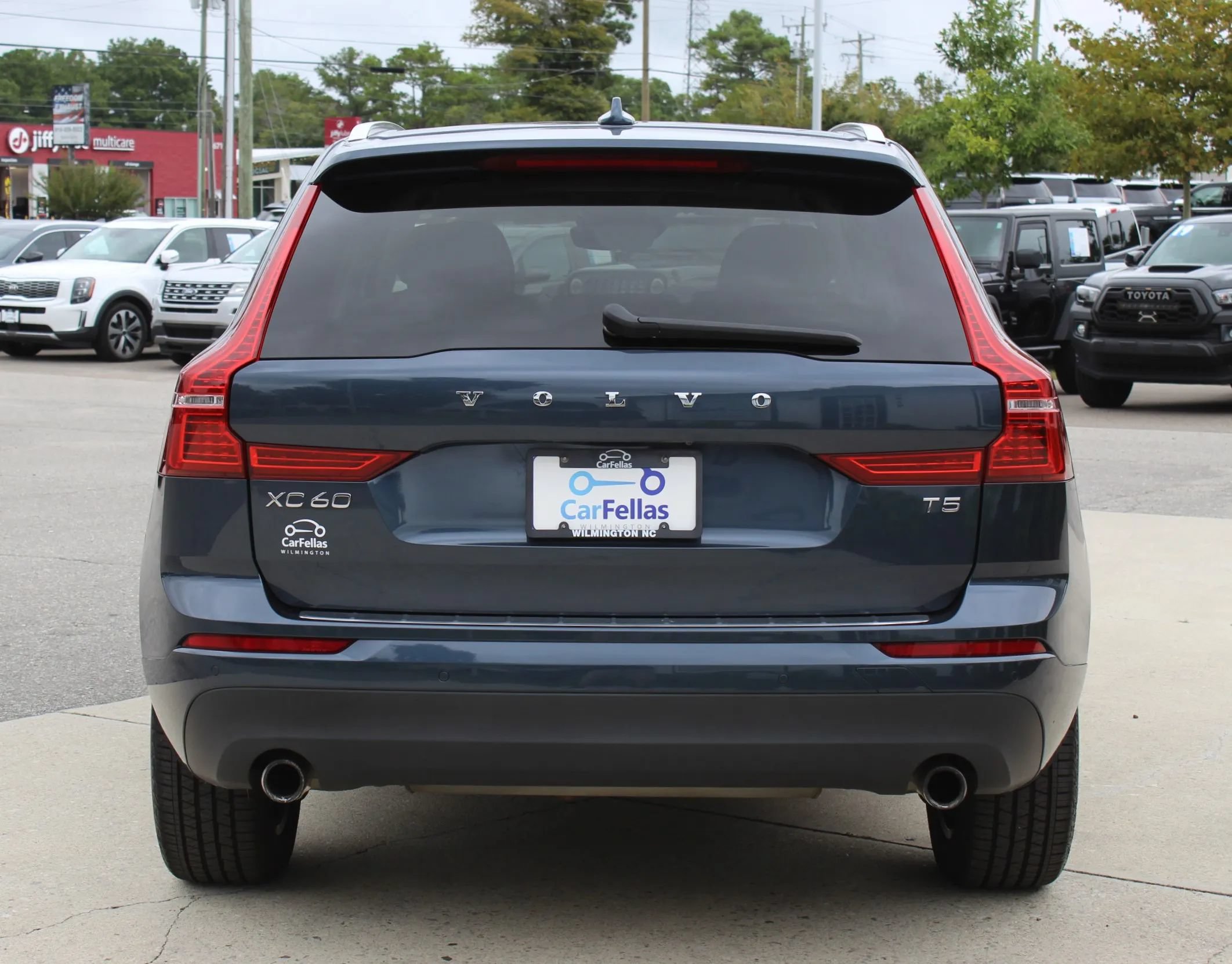 Used 2021 Volvo XC60 T5 Momentum w/ Premium Package FWD image 4