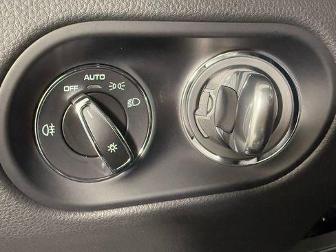 New 2026 Porsche Macan Turbo image 35