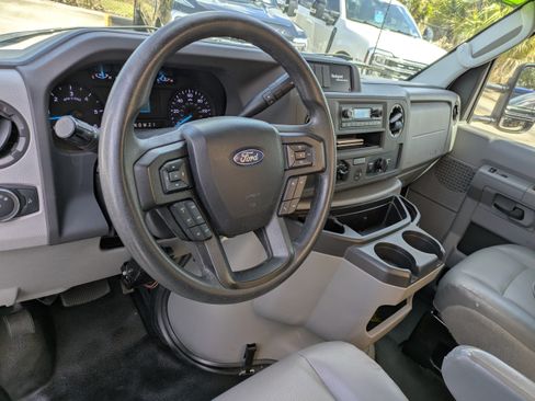 Certified 2023 Ford E-450 and Econoline 450 Super Duty w/ Power Windows & Locks Group RWD image 18