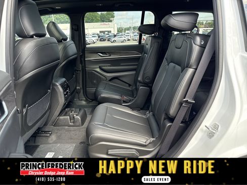 New 2025 Jeep Grand Cherokee L Limited w/ Black Appearance Package image 12