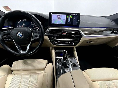 Used 2023 BMW 530i w/ Premium Package image 18