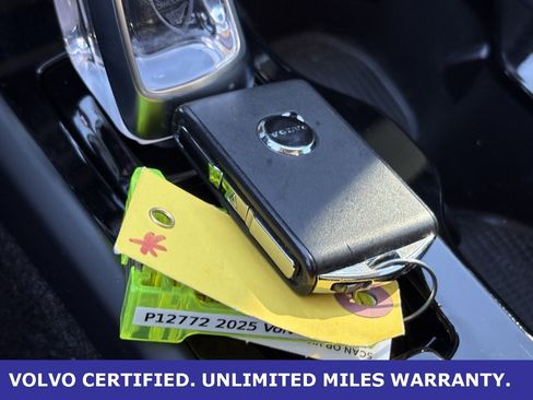 Certified 2025 Volvo XC40 B5 Plus image 36