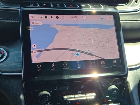 Certified 2025 Jeep Grand Cherokee Limited AWD/4WD image 31