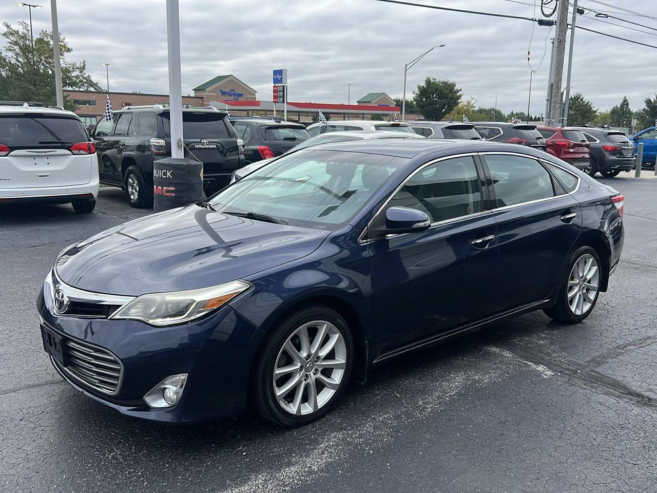 Used 2014 Toyota Avalon Limited FWD image 2