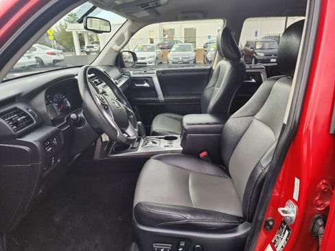 Used 2017 Toyota 4Runner SR5 Premium image 9